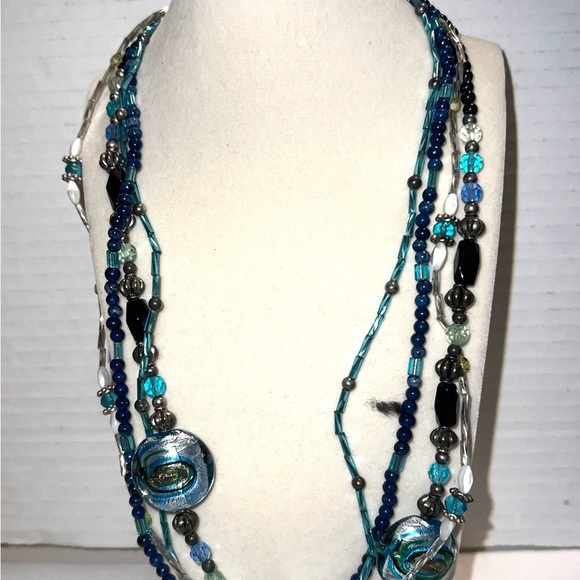 ♦️ 
Elegant Blue Multi-Strand Beaded Necklace - Picture 3 of 4